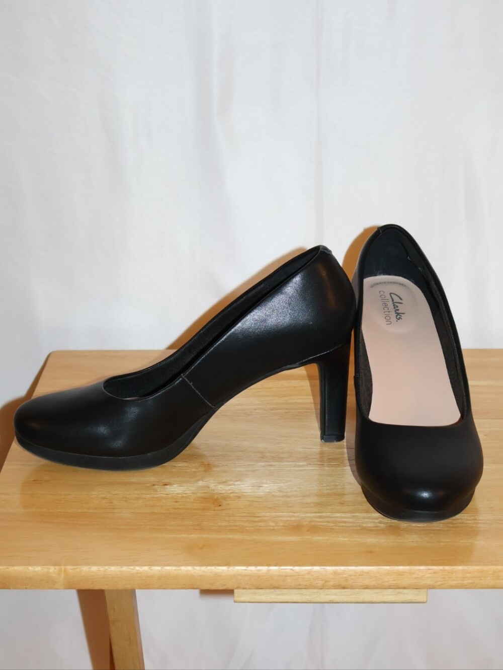 Clarks Black Ambyr Joy Round-Toe Dress Pumps. Size 9M.